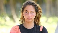 Survivor Berna'nın yırtmacı kasığını geçti... 'Bacakların kalın ama yakışmış beybi'