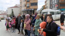 Esenyurt'ta okul yanındaki çöp tesisine tepki: Biz de insanız