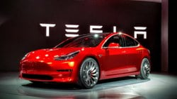 Tesla, 1 milyondan fazla otomobilini geri çağırıyor