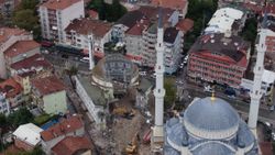 Kocaeli'de 43 yıllık cami yıkıldıktan sonraki ilginç görüntüsüyle dikkat çekiyor