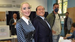 Silvio Berlusconi, Marta Fascina ile oy kullandı