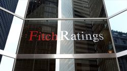 Fitch, İngiltere'nin kredi notu görünümünü düşürdü