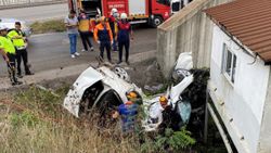 Zonguldak'ta evin bahçesine düşen otomobil sürücüsü kurtarılamadı