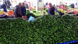 Yozgat'ta turşuluklar pazar tezgahlarını süslüyor