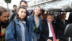 Cumhurbaşkanı Erdoğan'a İstanbul'da yoğun ilgi 