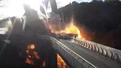 Kiev'de köprüde yaşanan patlama kameraya yansıdı