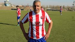 Futbol oynayan en yaşlı oyuncu unvanı için çalışıyorum