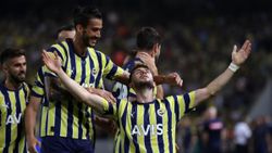 Fenerbahçe'de 4 isme yeni sözleşme