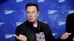 Elon Musk Twitter'ı satın alma sürecini tamamladı