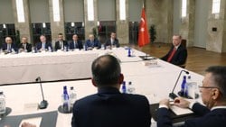 Cumhurbaşkanı Erdoğan, Kulüpler Birliği Yönetim Kurulu üyeleriyle görüştü