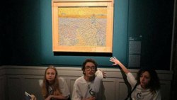 İtalya'da iklim aktivistleri Van Gogh'un tablosuna saldırdı