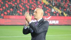 Cüneyt Çakır, hakemlik kariyerini sonlandırdı