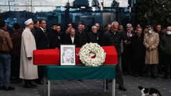 Gazeteci Hıncal Uluç'un cenazesi toprağa verildi