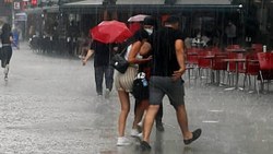 İzmir için kuvvetli sağanak yağmur uyarısı yapıldı