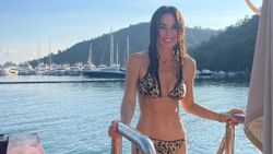 Defne Samyeli, Kasım'da denize girdi