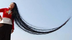 Çin'de saç uzunluğu 2.7 metre olan kadın