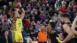 Fenerbahçe, liderliğini sürdürdü