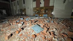 Deprem hakkında bilgi veren DHA muhabiri canlı yayında ağladı