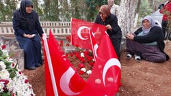 Şehit öğretmen Ayşenur Alkan annesi: Bayrağımız hep dalgalansın
