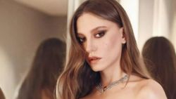 Süper mini elbisesiyle büyüledi! Cem Yılmaz'la barıştığı söylenen Serenay Sarıkaya'dan olay poz: 'Dehşetsin'