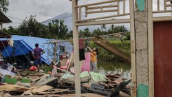 Endonezya'da deprem sonrası 321 kişi öldü