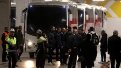Altaylı futbolcular ve taraftarlar, Gürsel Aksel Stadı'ndan ayrıldı