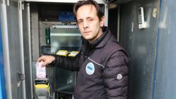 Eskişehir'de sumatik cihazında elle para alan personel