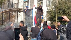Esad'ın askerleri, protestocuların üzerine ateş açtı 