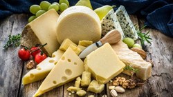 Peyniri normalden fazla tüketenler dikkat! Sağlıklı yapısıyla biliniyor ama fazlası bakın ne yapıyor...