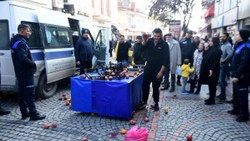 Edirne'de zabıta ekiplerine öfkelenen seyyar satıcı ürünlerini dağıttı