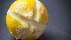 Yatmadan önce başucunuza tuzlu limon koyun bakın neler oluyor