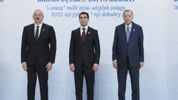 Cumhurbaşkanı Erdoğan Türkmen ve Azeri mevkidaşları ile bir araya geldi