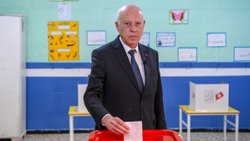 Tunus'ta seçimlere düşük katılım sonrası gözler Cumhurbaşkanı Said'e çevrildi