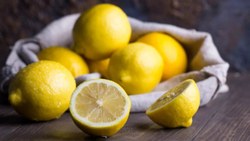 Boşuna israf ediyormuşuz! Limon kabuğunun 7 inanılmaz faydası