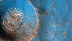 NASA, Mars'taki şekillerin gizemini çözmeye çalışıyor