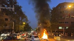 İran'da idama mahkum edilen protestocu yeniden yargılanıyor