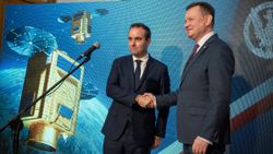 Polonya, Fransa’dan 2 adet gözlem uydusu satın alacak