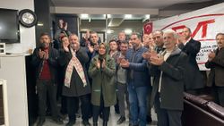 Sakarya'da EYT düzenlemesi konfeti ve meşaleyle kutlandı