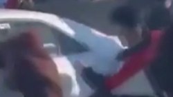 Irak'ta motosiklet yarışını izlemek isteyen genç kıza saldırdılar