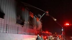 Arnavutköy'de fabrika yangını