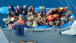 Çanakkale açıklarında 71 düzensiz göçmen yakalandı