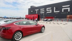 Tesla'nın 25 bin dolarlık otomobili 2024'te geliyor