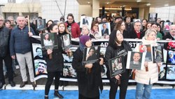 Tren kazasında 12'nci duruşma: Acılı anne, kızının kanlı pantolonunu gösterdi