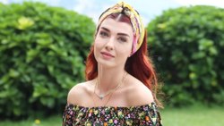 Aslıhan Güner derin bacak dekoltesi verdi, alevler havada uçuştu! 'Gözüm gönlüm açıldı'