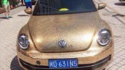 Volkswagen Beetle bozuk parayla kaplandı - Foto