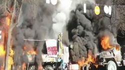 Kiev'de göstericiler Bakanlık binasını ele geçirdi