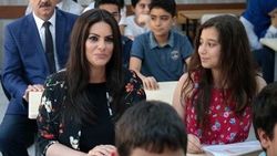 Bakan Sarıeroğlu, mezun olduğu okulda karne dağıttı