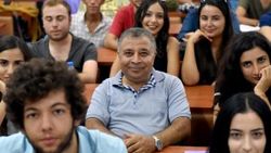 Hem öğretmen hem öğrenci