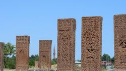 Türk İslam mezarlığı ziyaretçi akınına uğruyor