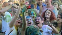 Sırbistan'da renk festivali
